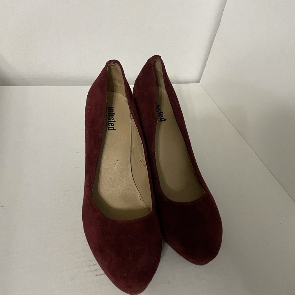 Heels - Picture 2 of 3